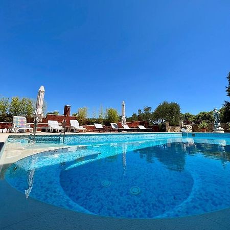 Apartment With Swimming Pool Jelsa  Dış mekan fotoğraf