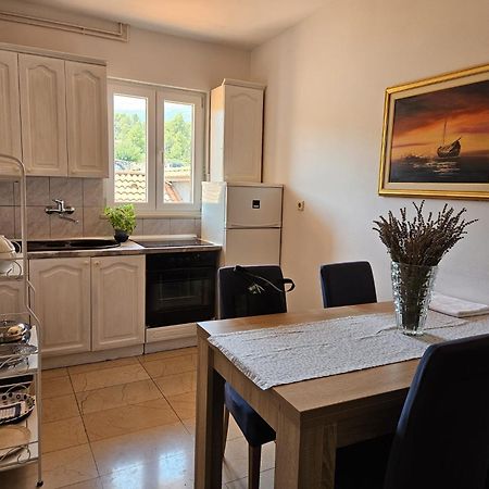Apartment With Swimming Pool Jelsa  Dış mekan fotoğraf