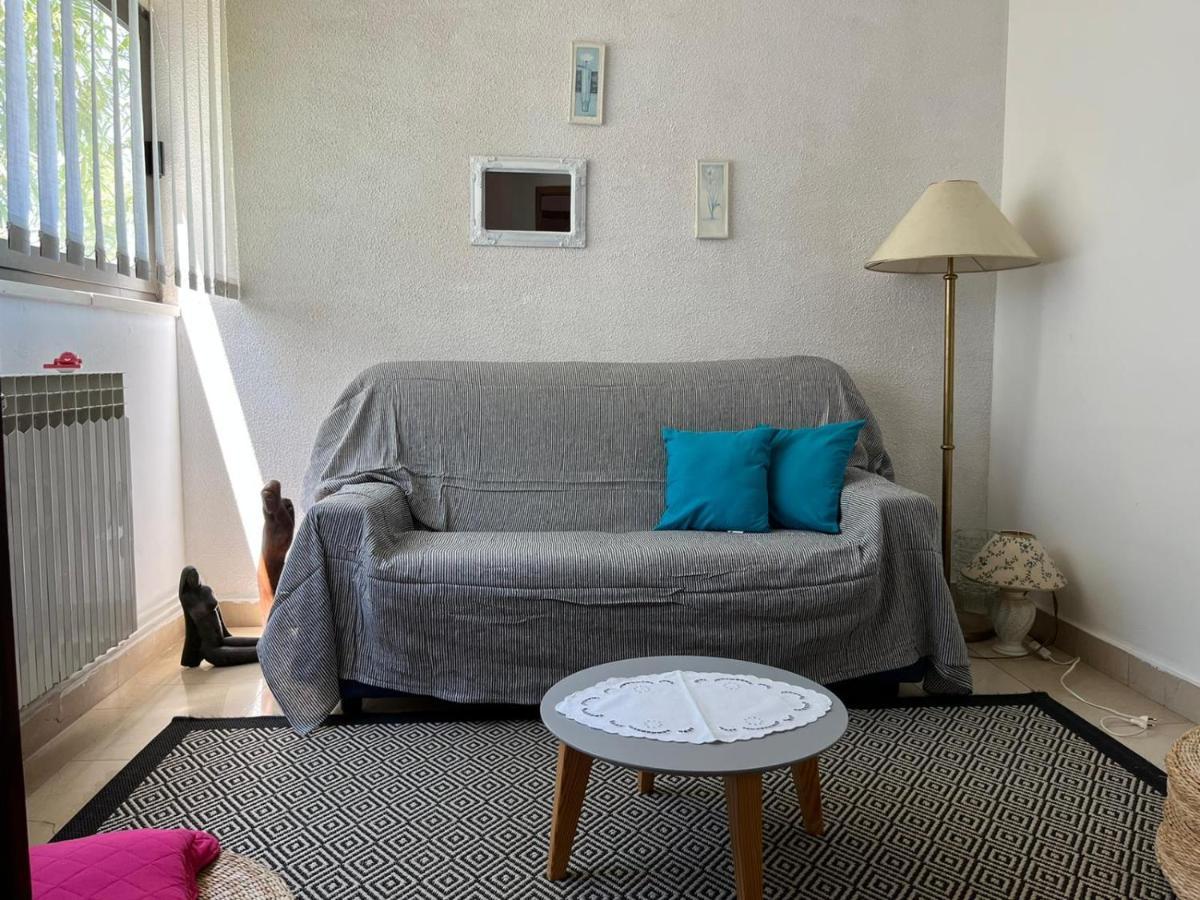 Apartment With Swimming Pool Jelsa  Dış mekan fotoğraf