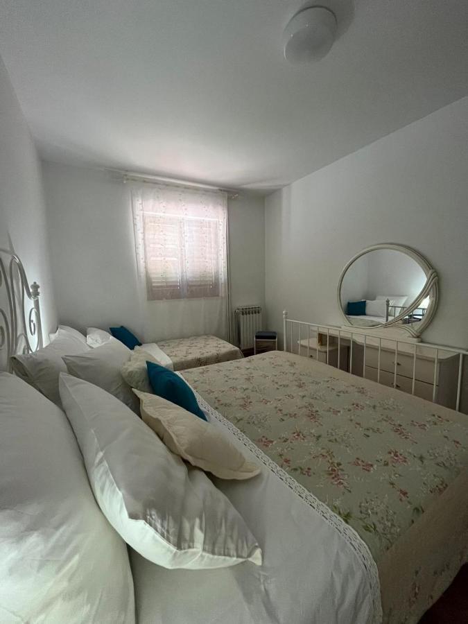 Apartment With Swimming Pool Jelsa  Dış mekan fotoğraf