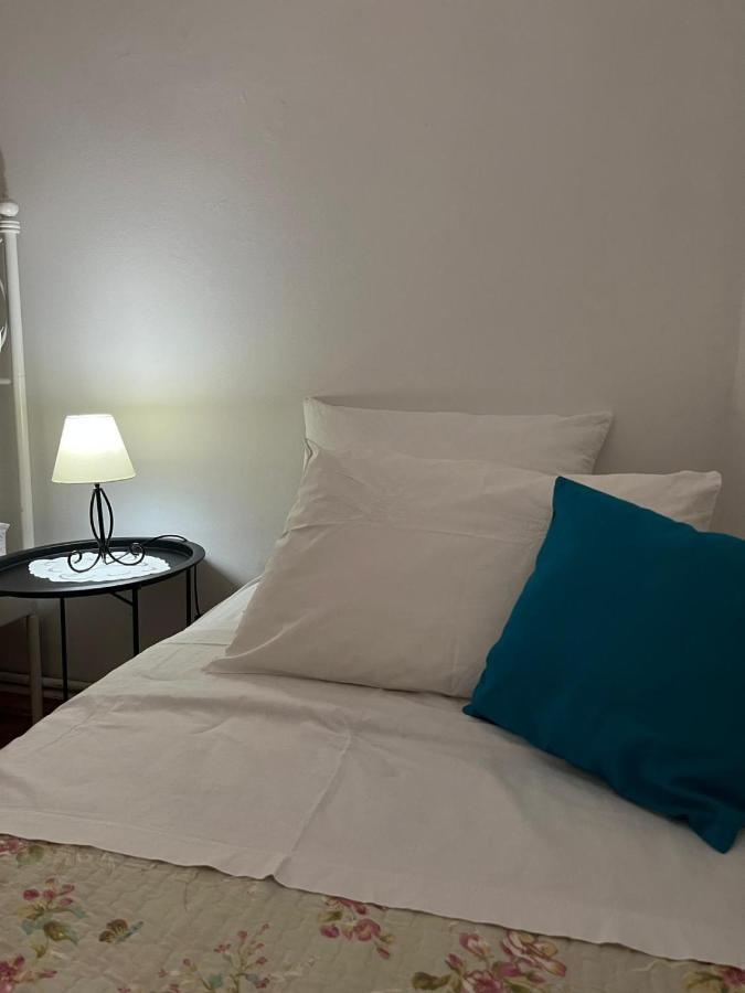 Apartment With Swimming Pool Jelsa  Dış mekan fotoğraf