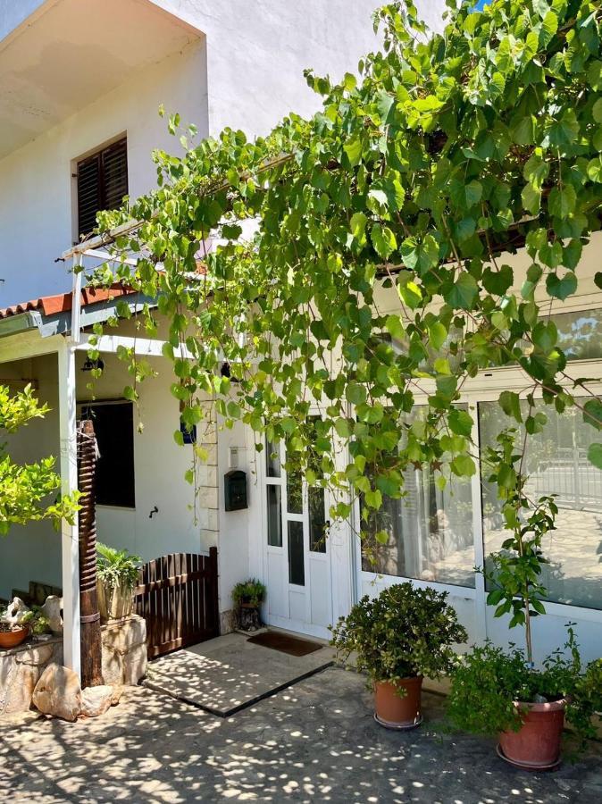 Apartment With Swimming Pool Jelsa  Dış mekan fotoğraf
