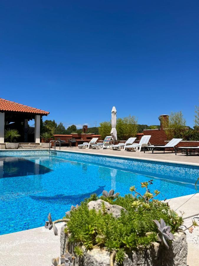 Apartment With Swimming Pool Jelsa  Dış mekan fotoğraf